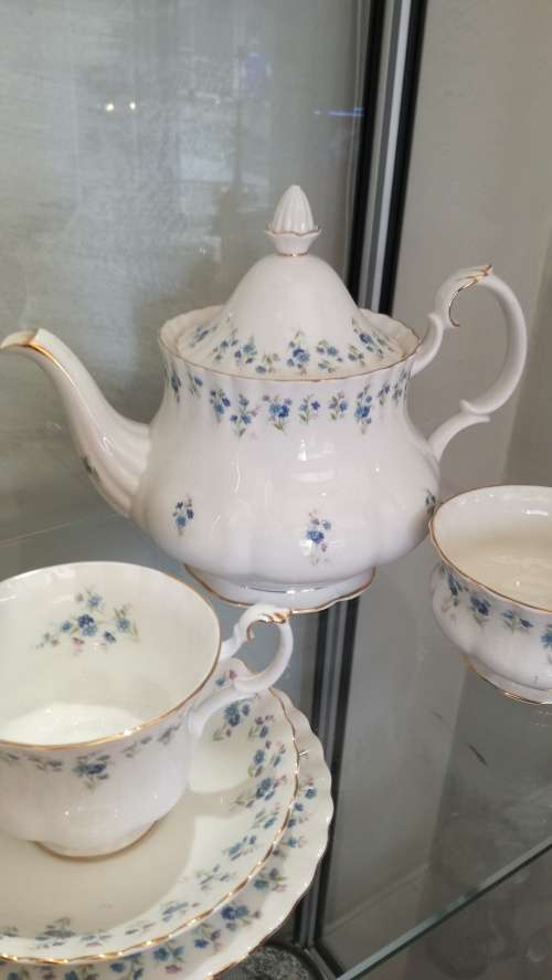 Royal Albert 41 piece " Memory Lane " tea set